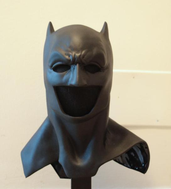 Maschera di Batman stile Batman v Superman: Dawn of Justice realizzata da Reevzfx. Vista frontale